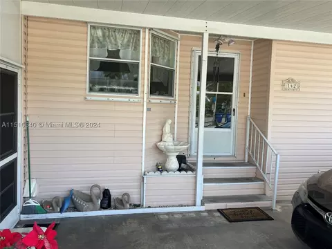 19800 SW 180th Ave UNIT 142, Miami, FL 33187