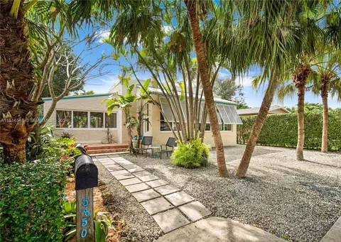 5850 SW 42nd Ter, Miami, FL 33155