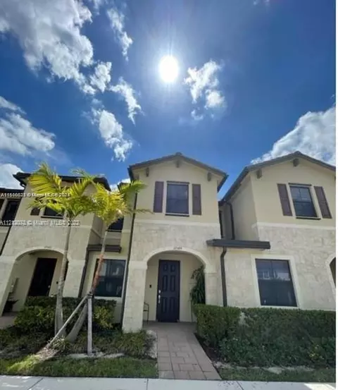 10589 W 33rd Ln #10589, Hialeah, FL 33018