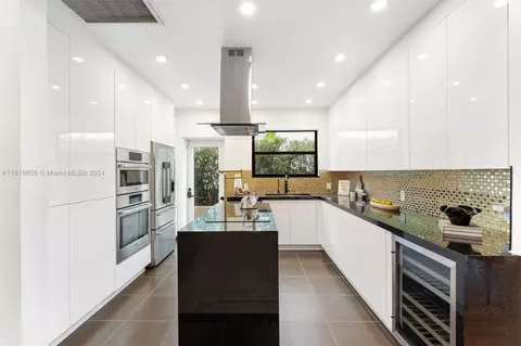 4230 Royal Palm Ave, Miami Beach, FL 33140