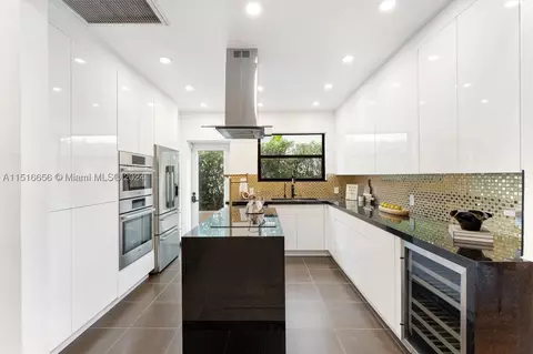 4230 Royal Palm Ave, Miami Beach, FL 33140