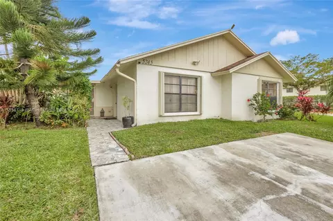 5245 Robbie Ct, West Palm Beach, FL 33415