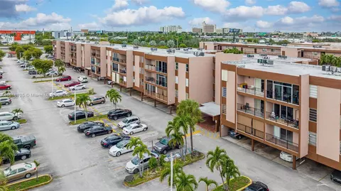 1900 W 68th St #E104, Hialeah, FL 33014 photo 2