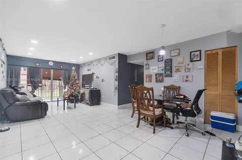 1900 W 68th St #E104, Hialeah, FL 33014 photo 12