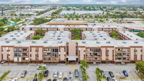 1900 W 68th St #E104, Hialeah, FL 33014