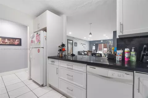 1900 W 68th St #E104, Hialeah, FL 33014 photo 8