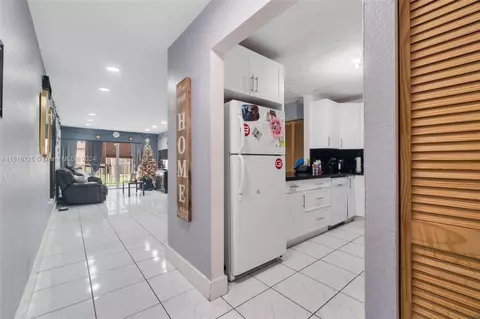 1900 W 68th St #E104, Hialeah, FL 33014 photo 11