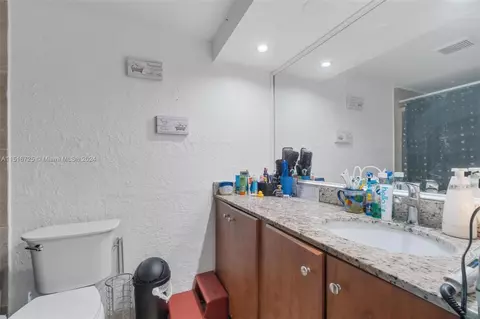 1900 W 68th St #E104, Hialeah, FL 33014 photo 19