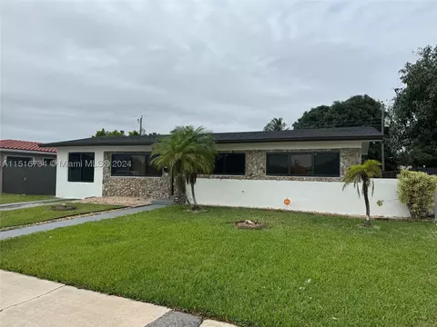 5751 NW 117th St, Hialeah, FL 33012