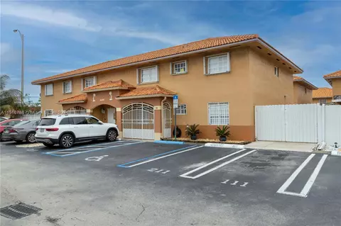2403 W 76th St #111, Hialeah, FL 33016