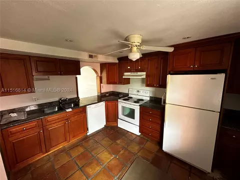 670 Tennis Club Dr #302, Fort Lauderdale, FL 33311