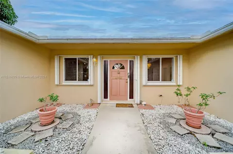 5001 SW 88th Ter, Cooper City, FL 33328