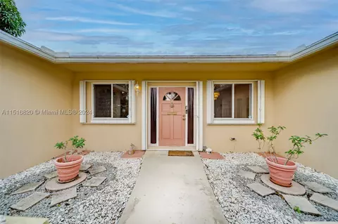 5001 SW 88th Ter, Cooper City, FL 33328