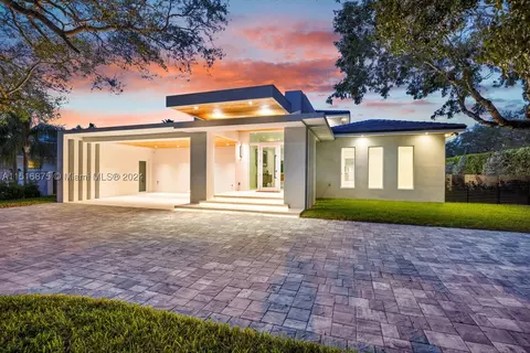 7105 Sunset Dr, Miami, FL 33143