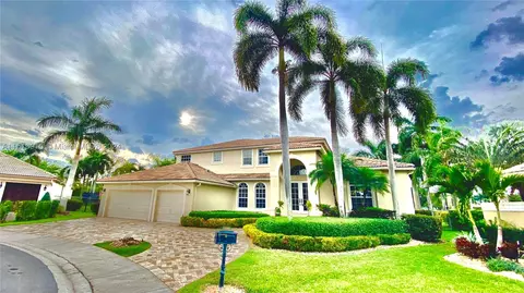2463 Eagle Run Dr, Weston, FL 33327