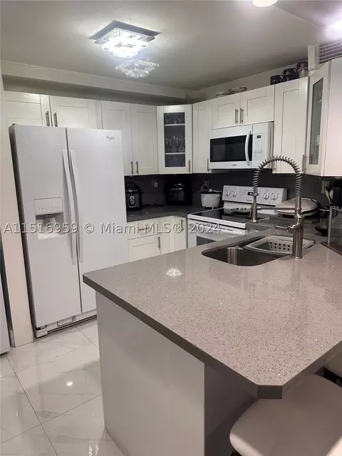 311 W Park Dr #13-204, Miami, FL 33172