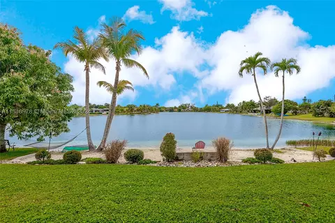 6860 Winged Foot Dr, Hialeah, FL 33015