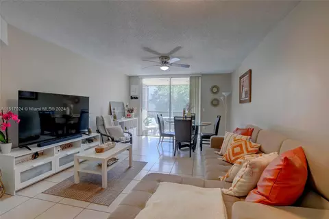 8353 Lake Dr #304, Doral, FL 33166