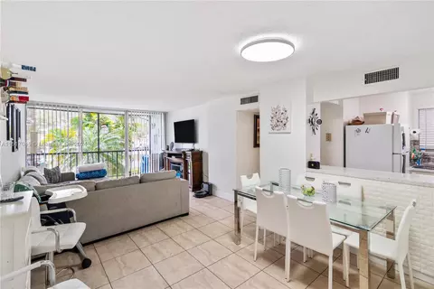 210 Fontainebleau Blvd #206, Miami, FL 33172