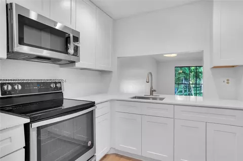 9202 NW 1st St #206, Pembroke Pines, FL 33024