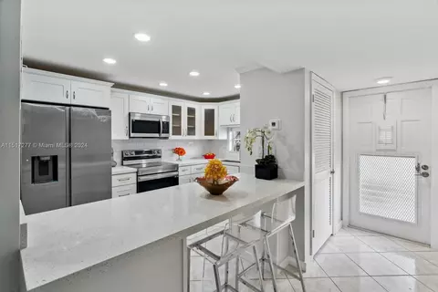 671 S Hollybrook Dr #102, Pembroke Pines, FL 33025