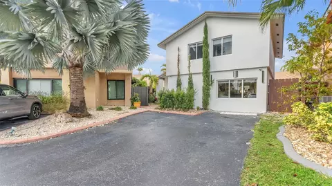 991 NW 106th Ave Cir, Miami, FL 33172