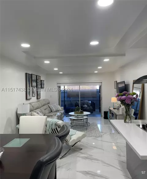 6195 W 18th Ave #G112, Hialeah, FL 33012