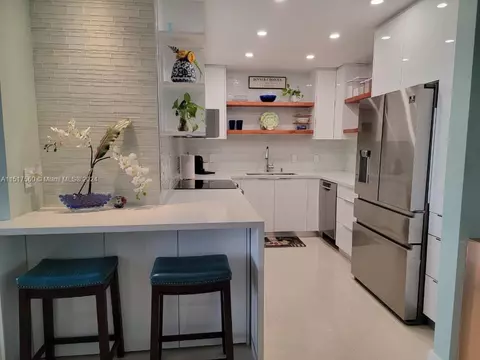 2500 Parkview Dr #2518, Hallandale Beach, FL 33009