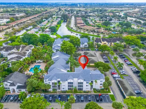 5686 Rock Island Rd #114, Tamarac, FL 33319
