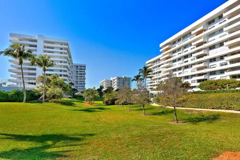 155 Ocean Lane Dr #908, Key Biscayne, FL 33149