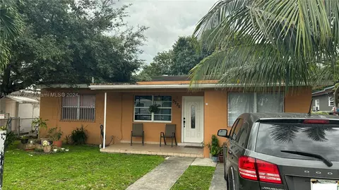3286 NW 94th St, Miami, FL 33147