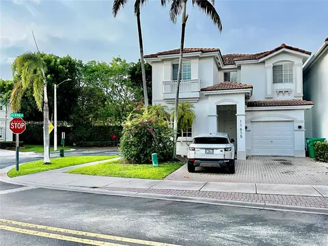 11615 NW 71st St #1, Doral, FL 33178