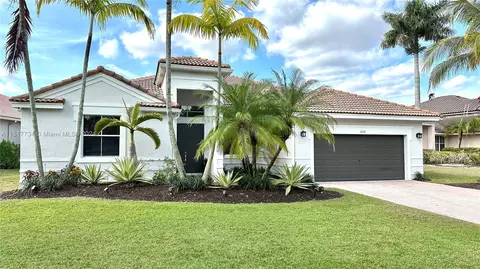 1654 Bunting Ln, Weston, FL 33327