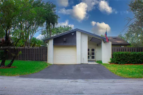 13076 SW 108th St Cir, Miami, FL 33186
