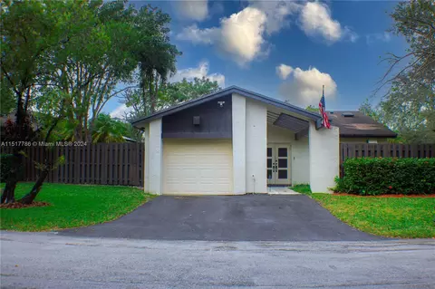 13076 SW 108th St Cir, Miami, FL 33186