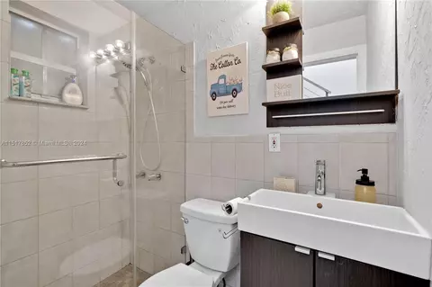 121 E 42nd St, Hialeah, FL 33013 photo 14