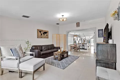 121 E 42nd St, Hialeah, FL 33013 photo 5
