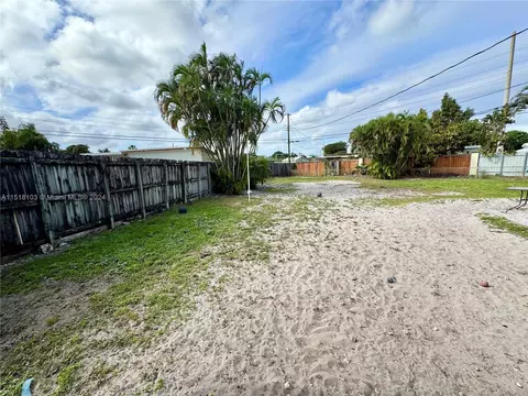 821 E 16th Pl, Hialeah, FL 33010 photo 25