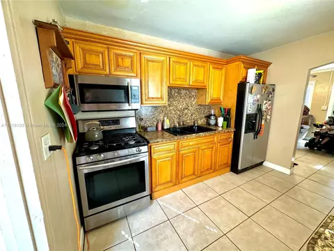 821 E 16th Pl, Hialeah, FL 33010 photo 6