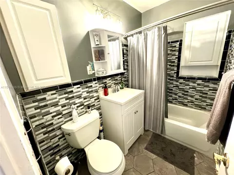 821 E 16th Pl, Hialeah, FL 33010 photo 19