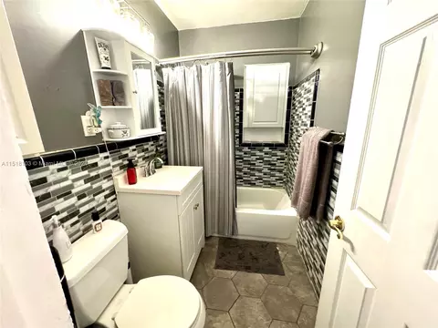 821 E 16th Pl, Hialeah, FL 33010 photo 18
