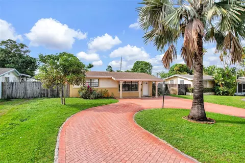 2900 Acapulco Dr, Miramar, FL 33023