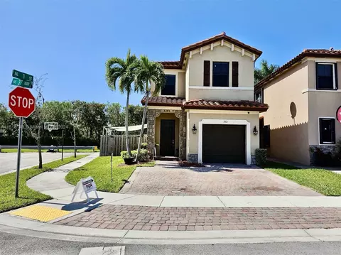 102 NE 37th Ter, Homestead, FL 33033