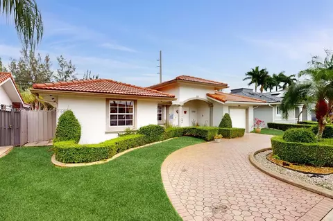 15761 SW 42nd Ter, Miami, FL 33185