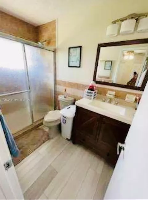 854 E 32nd St, Hialeah, FL 33013 photo 8