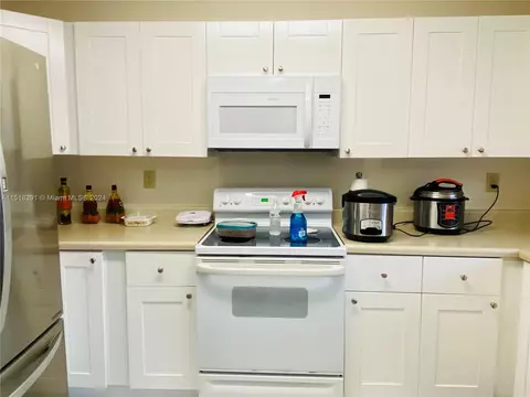 854 E 32nd St, Hialeah, FL 33013 photo 4