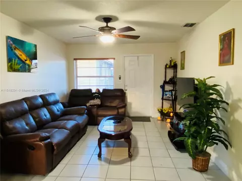 854 E 32nd St, Hialeah, FL 33013 photo 2
