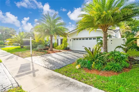 2105 NE 67th St, Fort Lauderdale, FL 33308