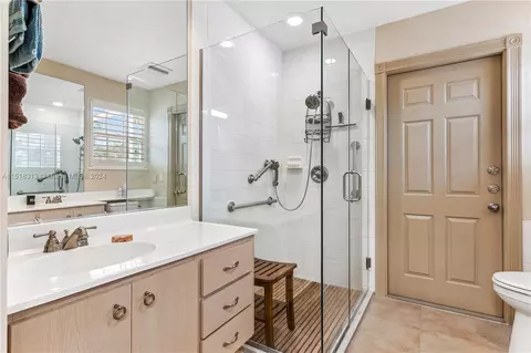 Bath - 256 Brier Cir, Jupiter, FL 33458 photo 2 of 4
