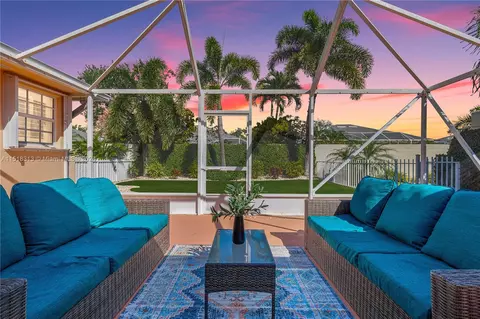Exterior - 256 Brier Cir, Jupiter, FL 33458 photo 5 of 20
